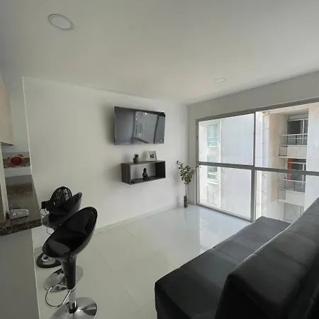 Apto Amplio Con Piscina 3 Hab A Pasos Del Mar Apartamento