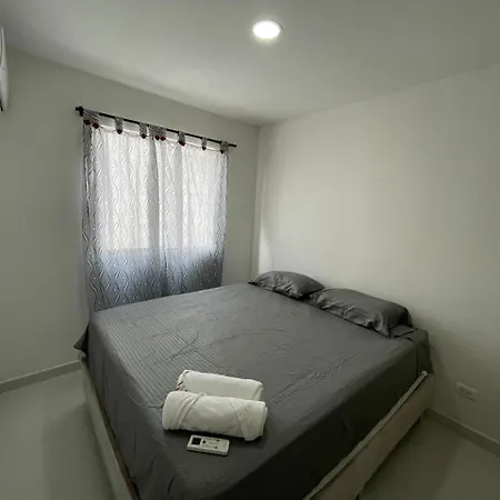 Apto Amplio Con Piscina 3 Hab A Pasos Del Mar Apartamento *